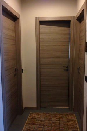 delle porte in legno