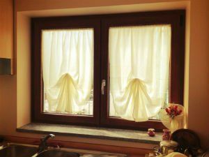 una finestra in legno
