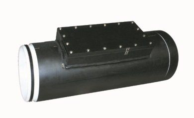A black pipe with a black box on top of it