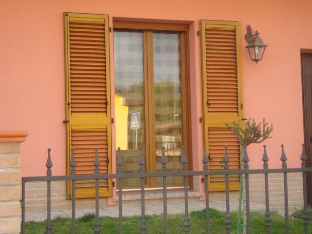 tecno estense, sistemi oscuranti, scuri finestre, tapparelle