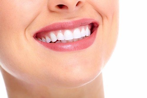sorriso smagliante di una donna