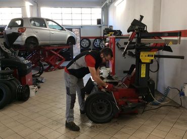fase di controllo gomme auto