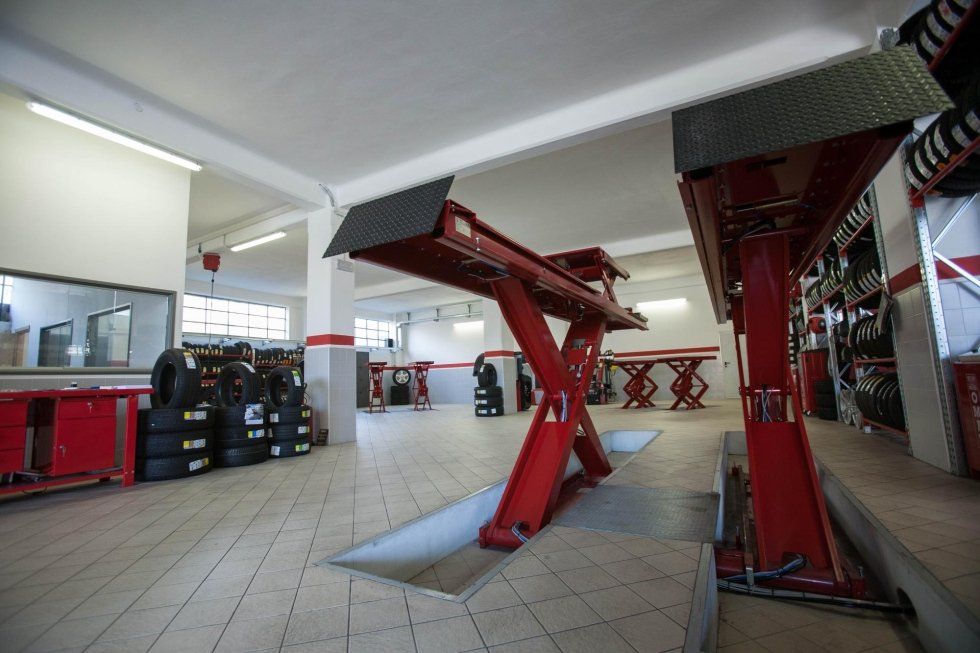 sistema di elevazione per auto