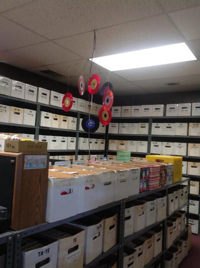 Store Hanging Record | Ephrata, PA | Record Connection
