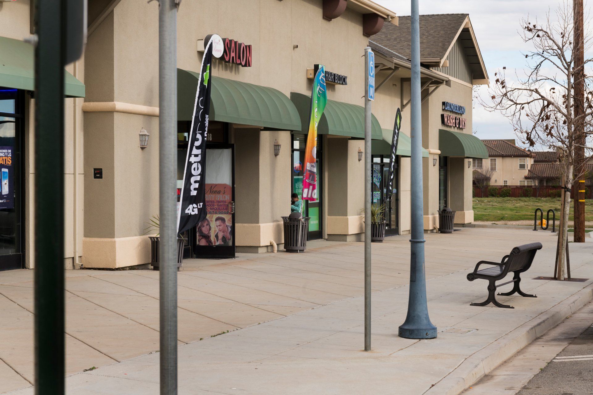 Commercial space with multiple storefronts