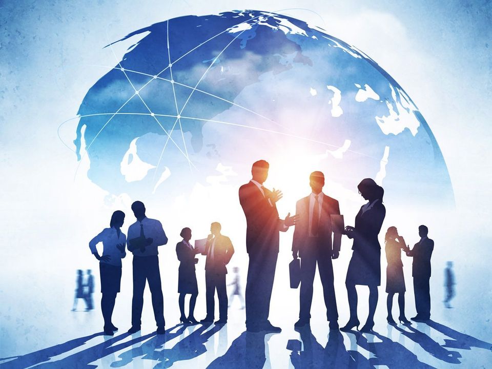 7 guidelines ro select the right technology partner businesss silhouettes