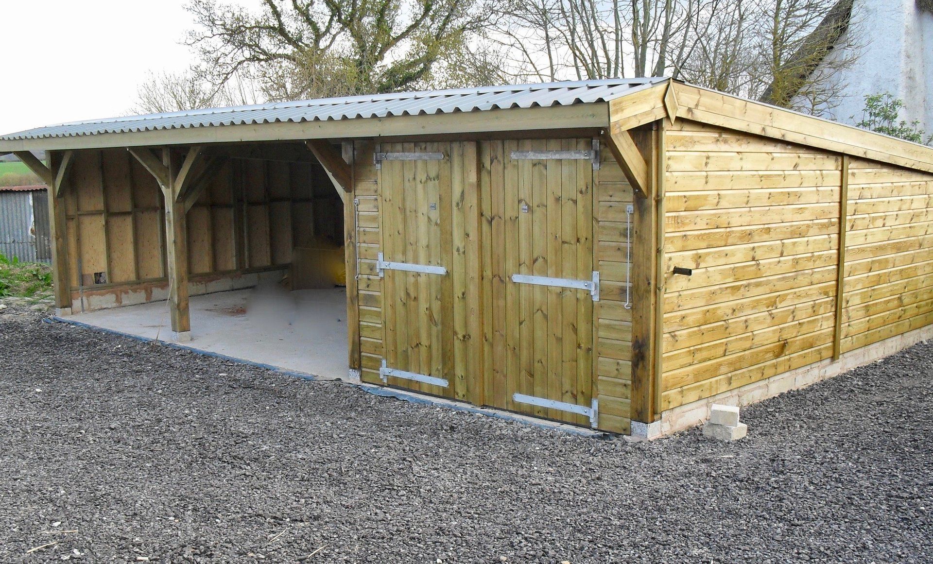 Bespoke wooden garage in Devon with extra storage