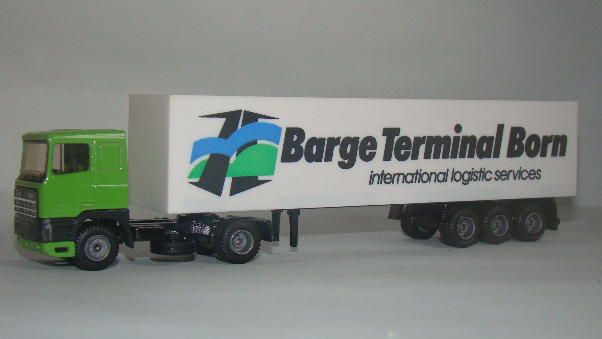 Barge Terminal Born EFSI  DAF 95 groen