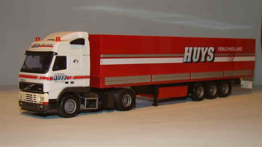 Huys Scale Promotions 100002 / AMW Volvo FH12 met zwaailampen