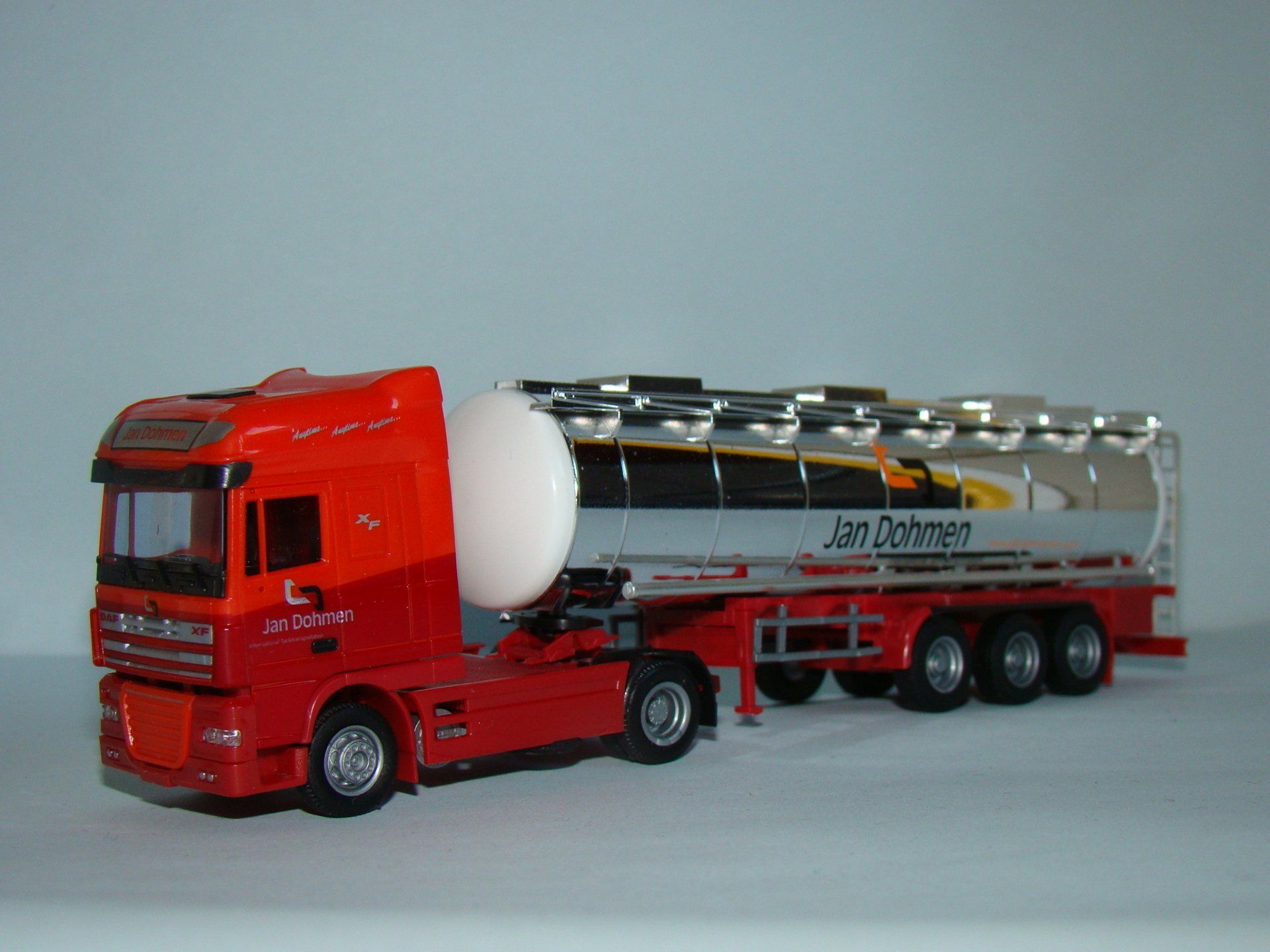 Jan Dohmen AWM-AMW 74049 DAF XF105 SSC & Chrome Tranktrailer