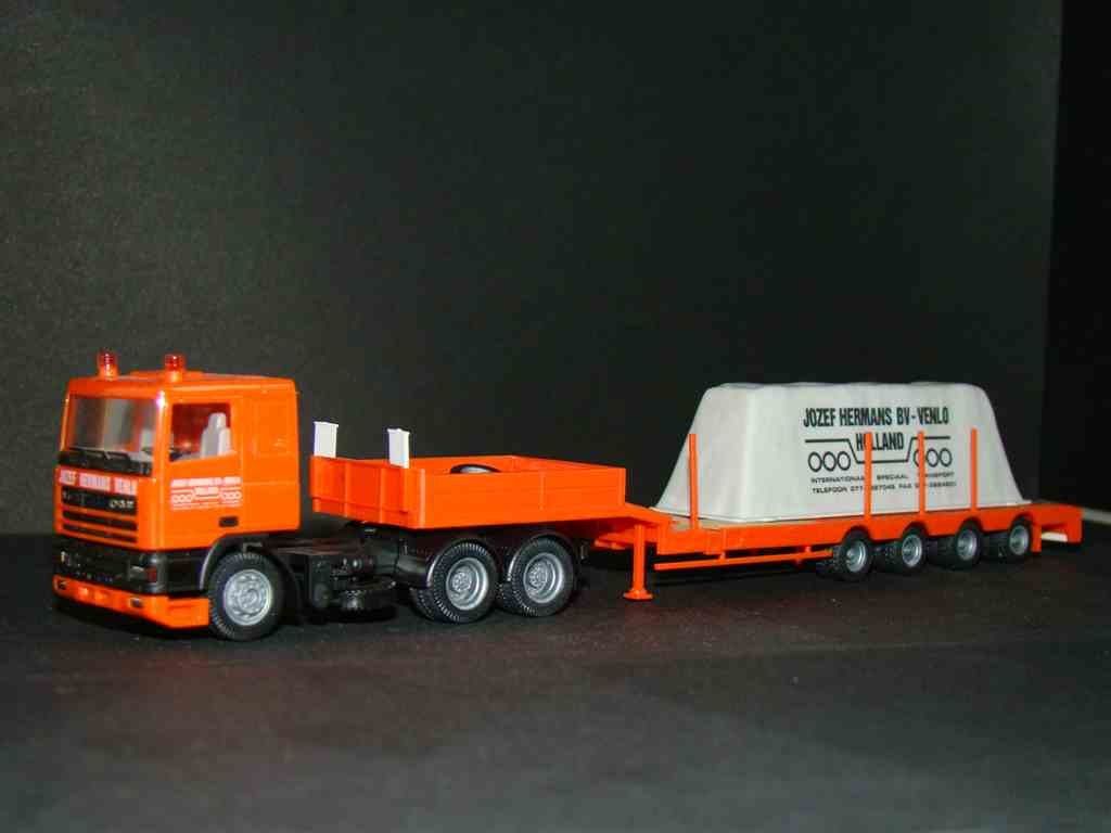 Jozef Hermans met zwaailampen Herpa/Scale Promotions 300002 DAF 95