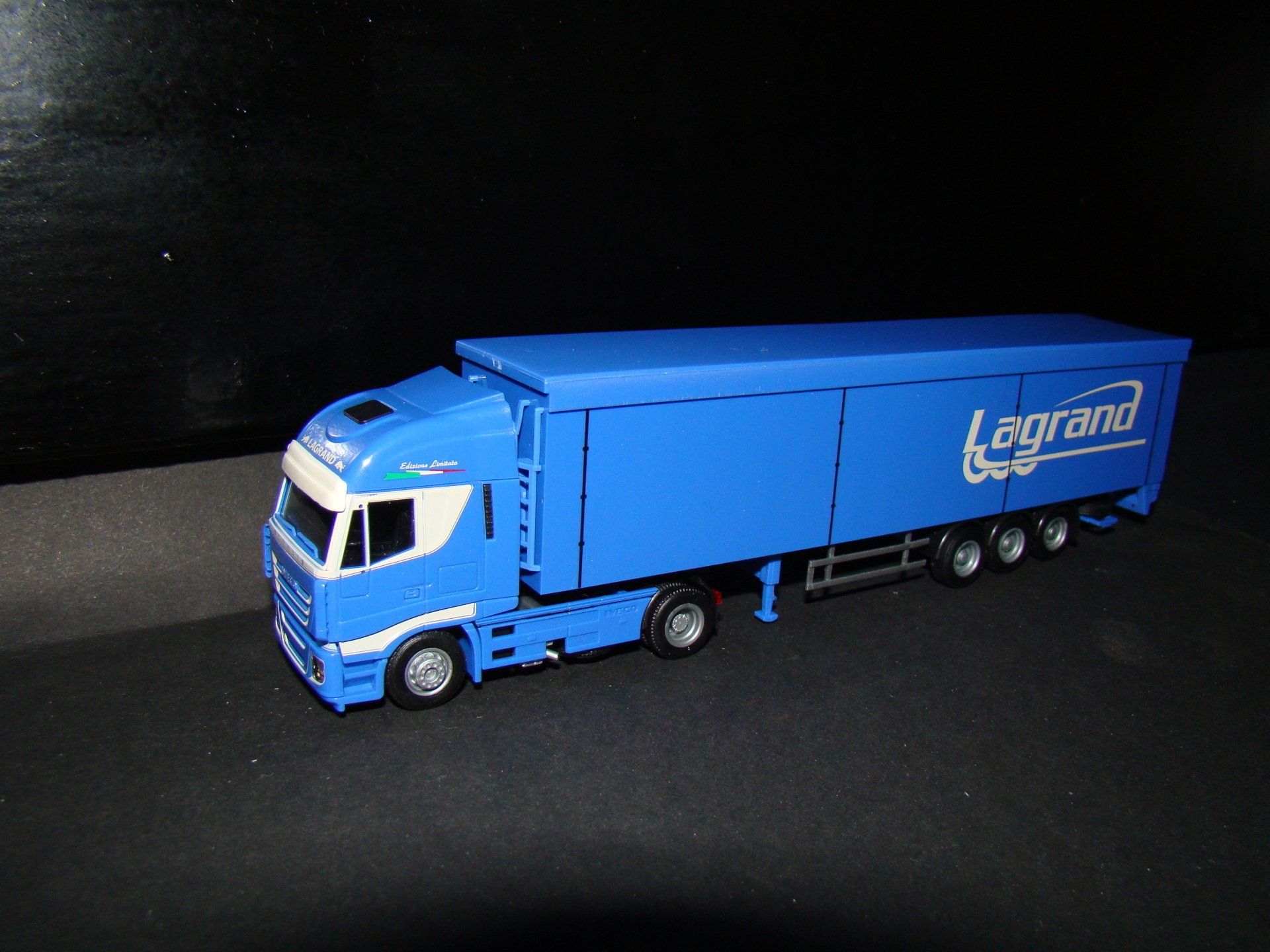 Lagrand AWM-AMW 74318 // 12-2009 Iveco Stralis