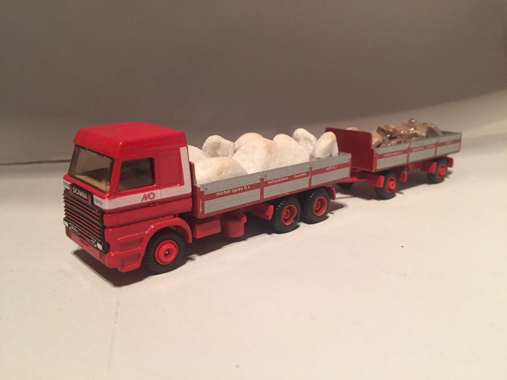 Michel Oprey EFSI Scania 143 witte / bruine / lading