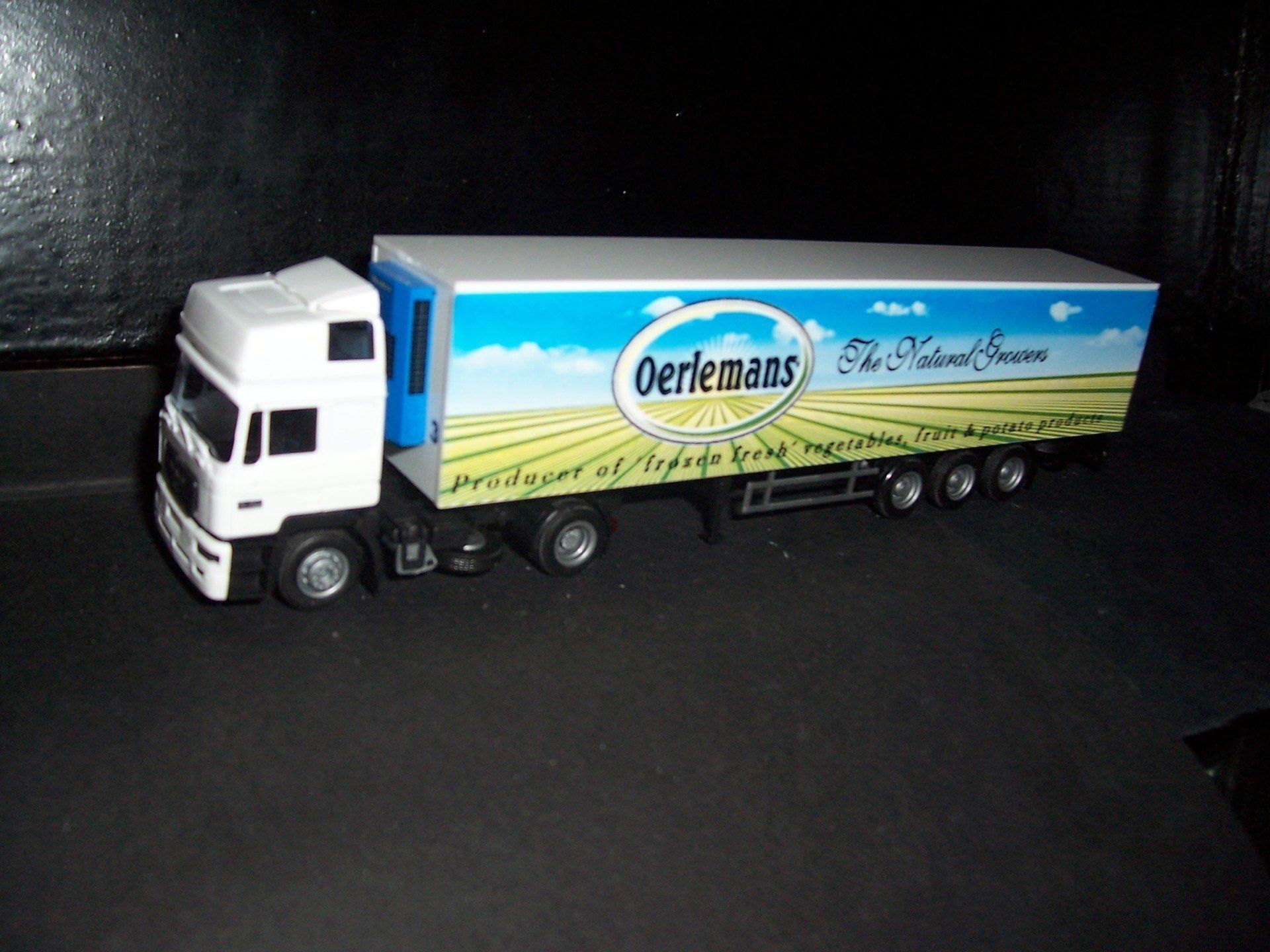 Oerlemans AWM-AMW 70065 MAN F2000 HD