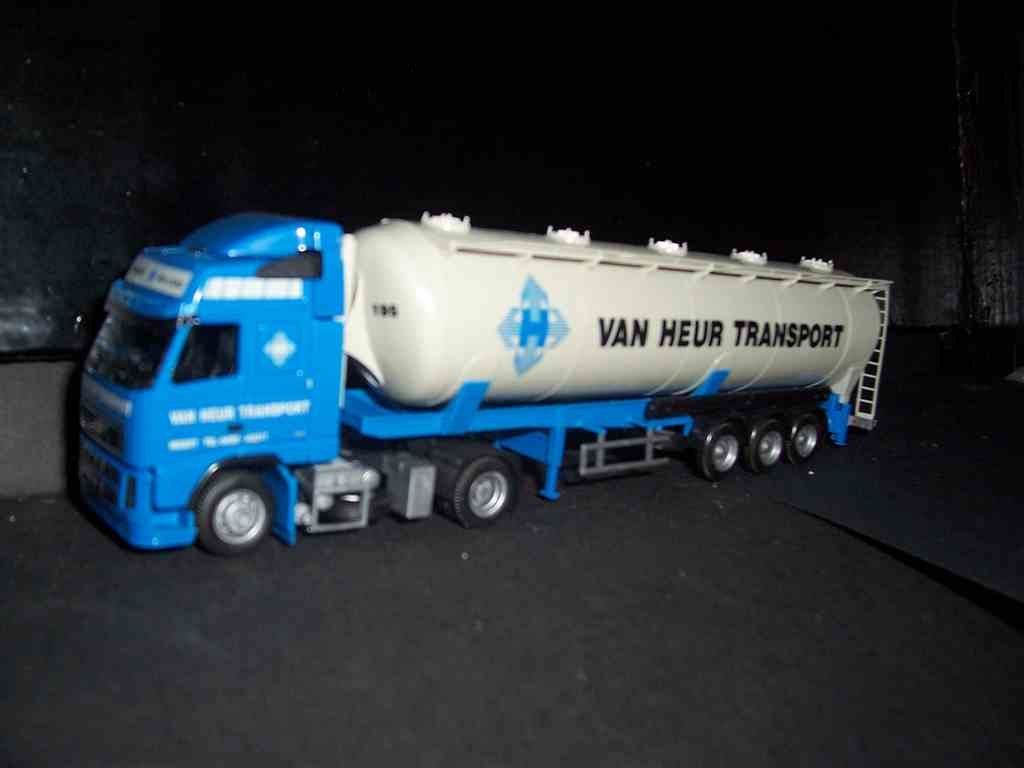 Van Heur AWM-AMW 53042  Volvo FH16 glob. Aerosp + kipp Silotrailer