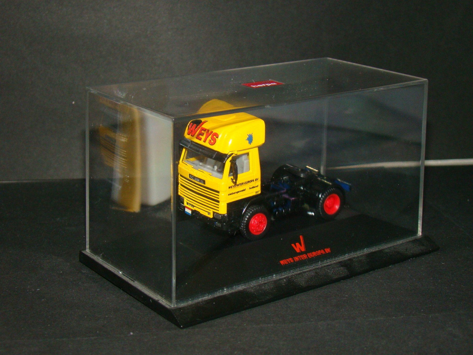 Weys Inter Europa Herpa Scania Topsleeper Eigenbouw in showcase