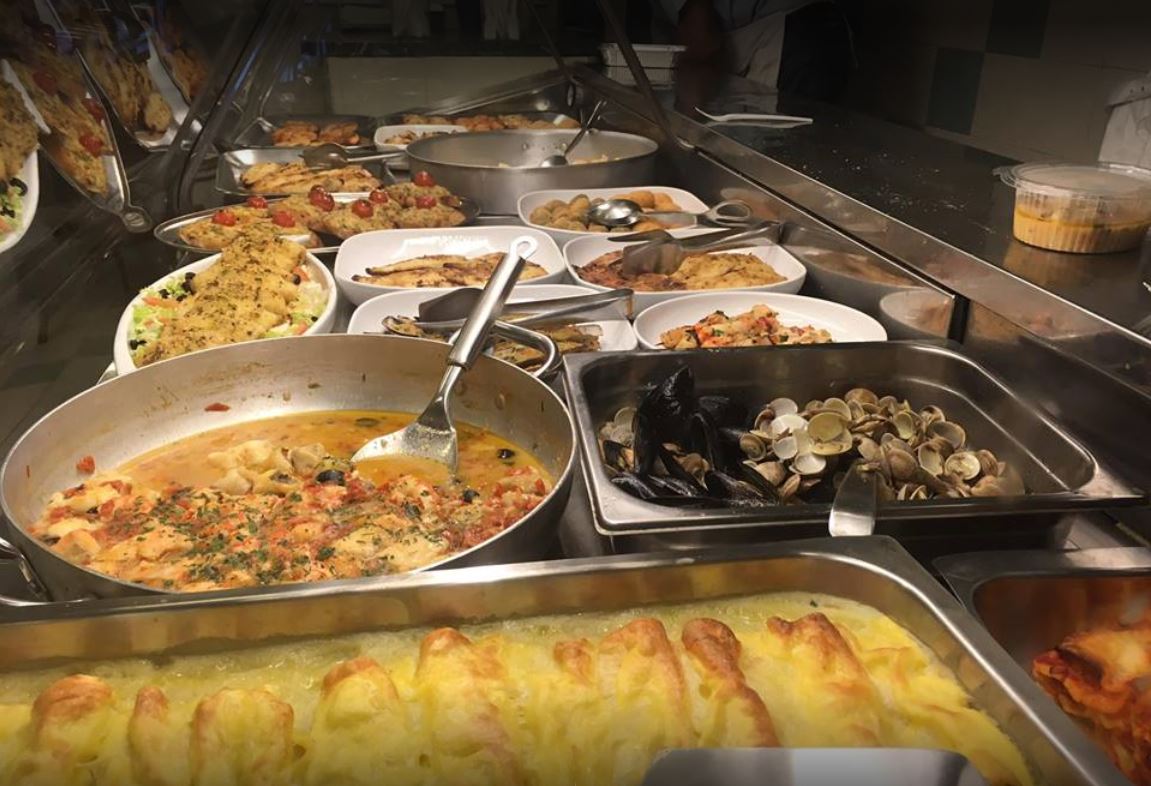 bancone della gastronomia di pesce