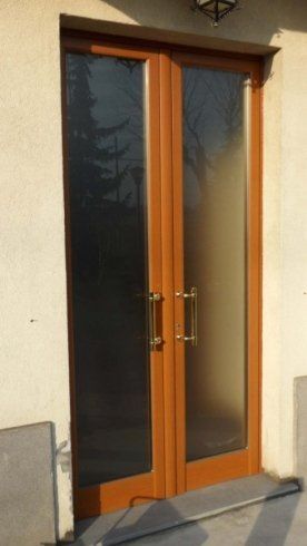 Porta finestra a due ante in legno