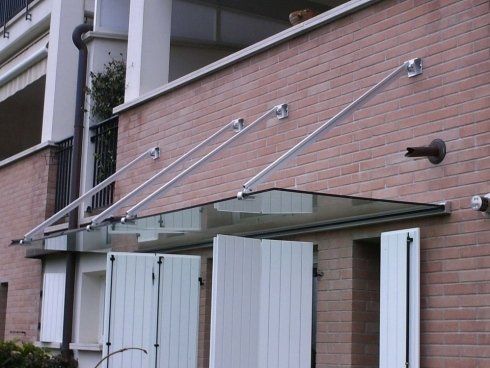 Infissi decorativi all'esterno di un edificio