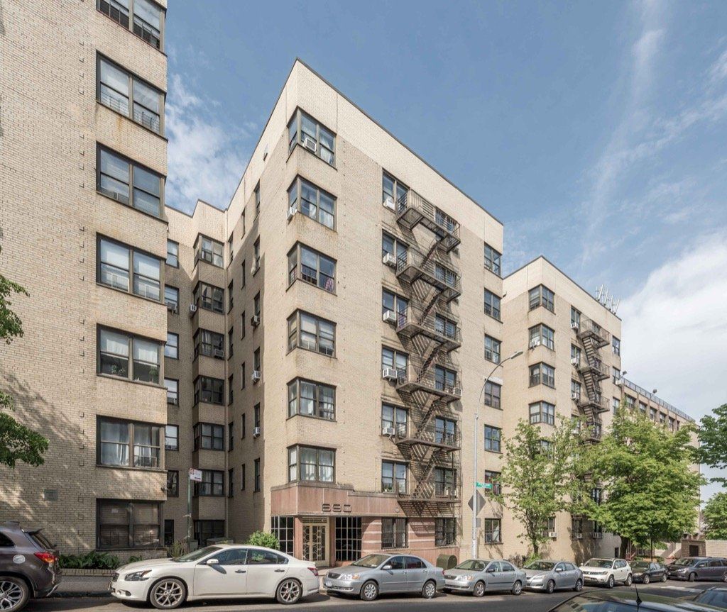 690 Fort Washington