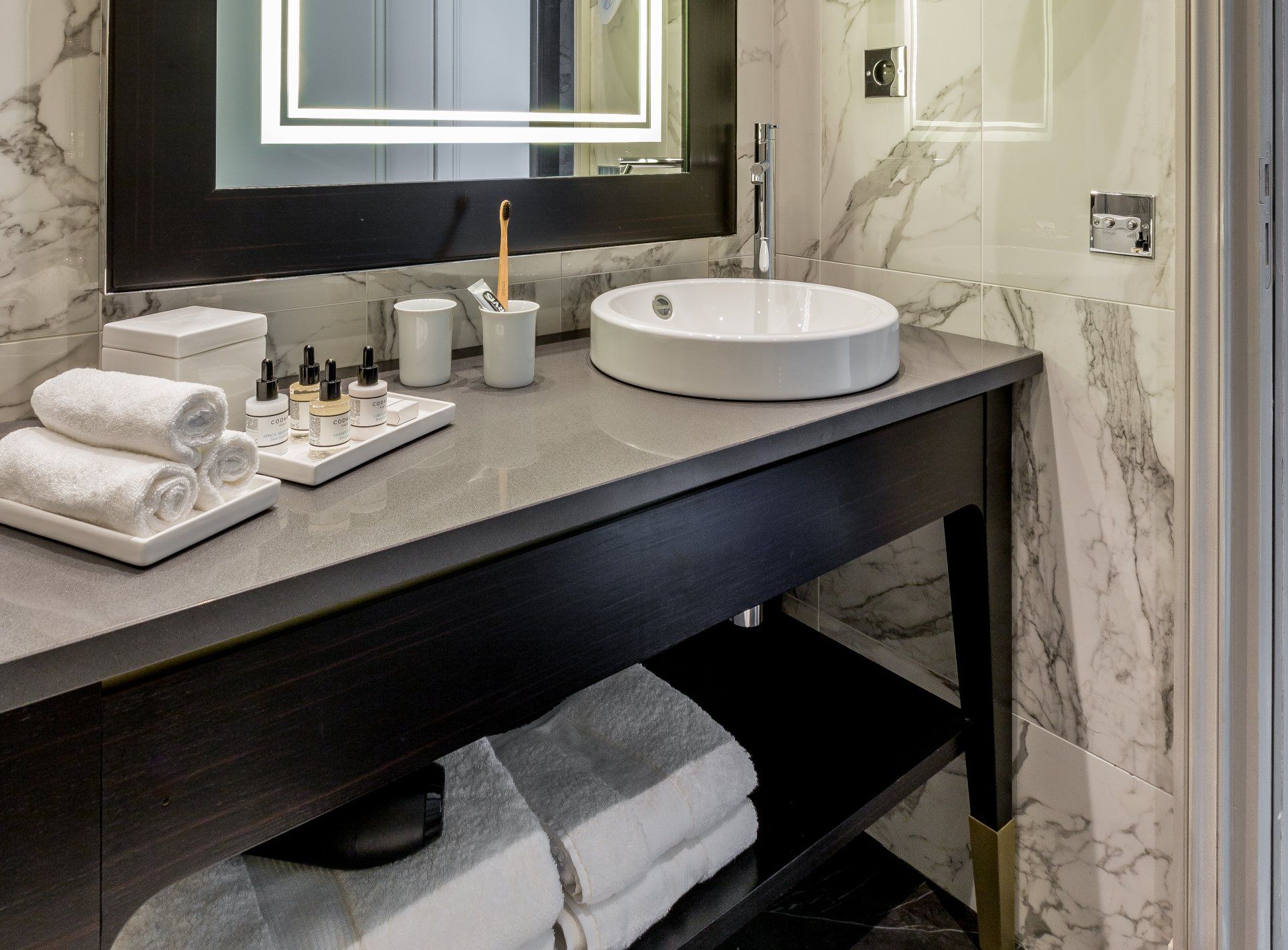 Maison Bourgeoise le Damantin - salle de bain de la chambre supérieure