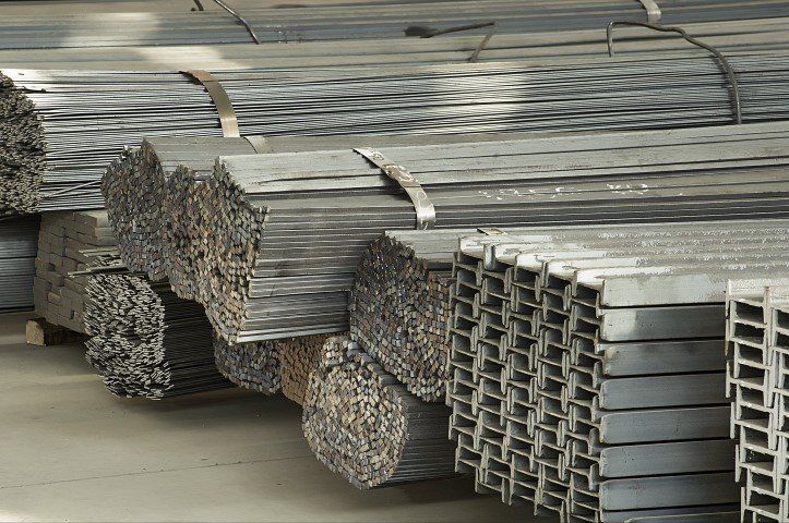 magazzino di manufatti in ferro