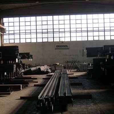 interno azienda di rivendita prodotti per ferramenta e bricolage