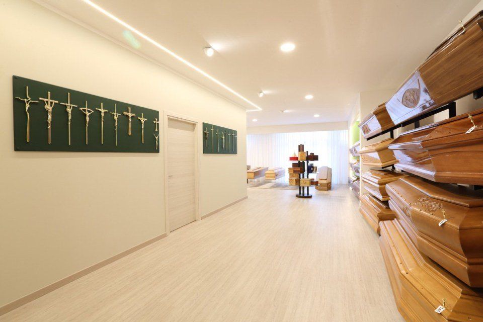 vendita di cofani in legno pregiato
