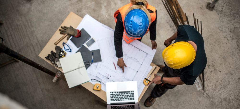consultazione planimetria e progetto in cantiere