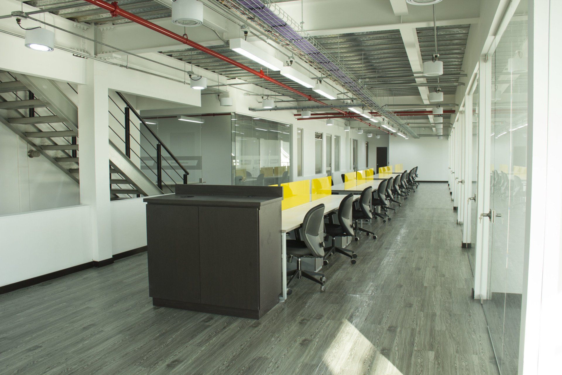 mobiliario de oficina en espacio corporativo