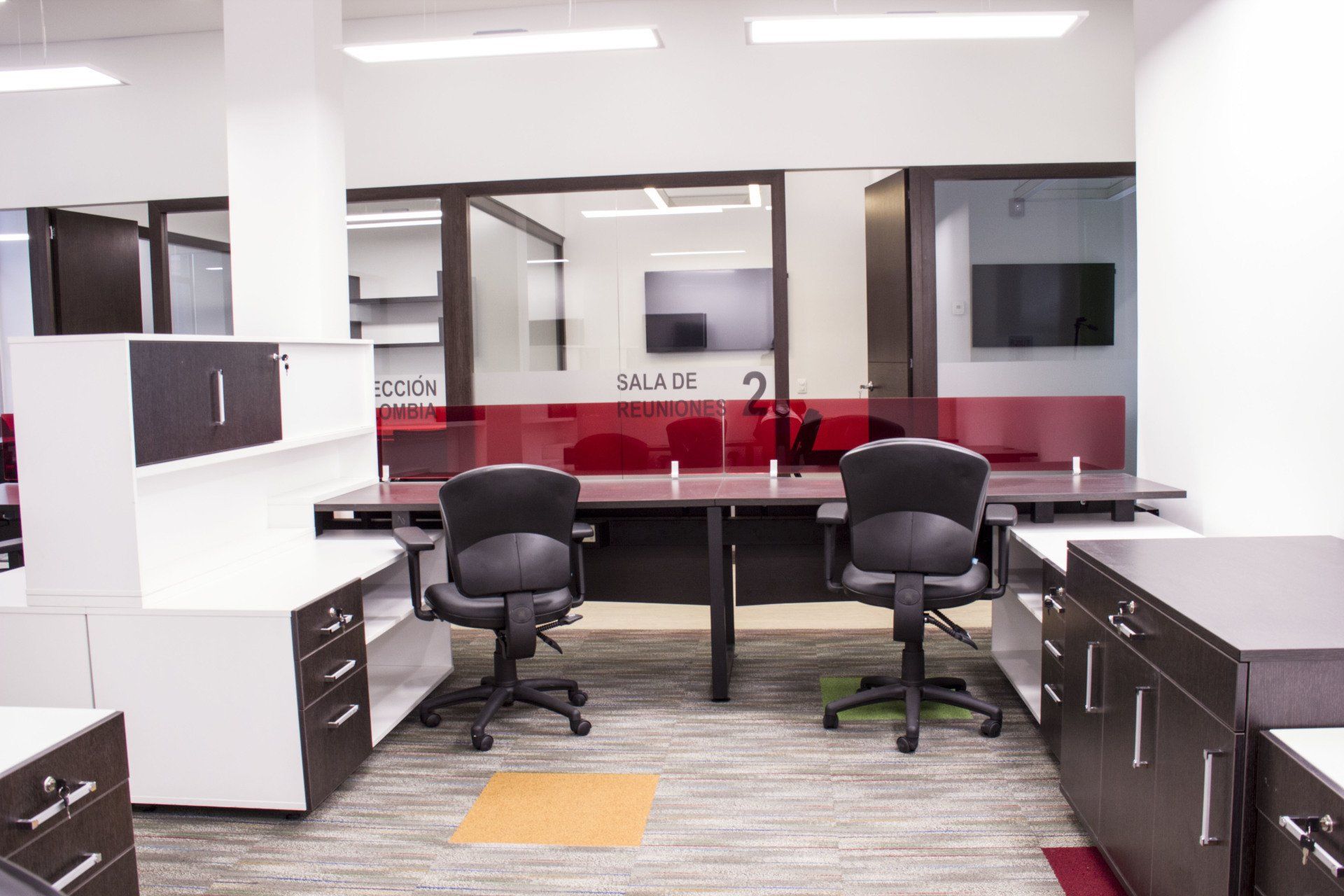 mobiliario corporativo en oficina de trabajo