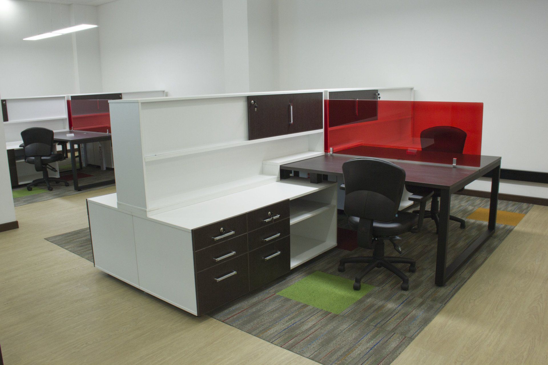 muebles de trabajo en entorno administrativo