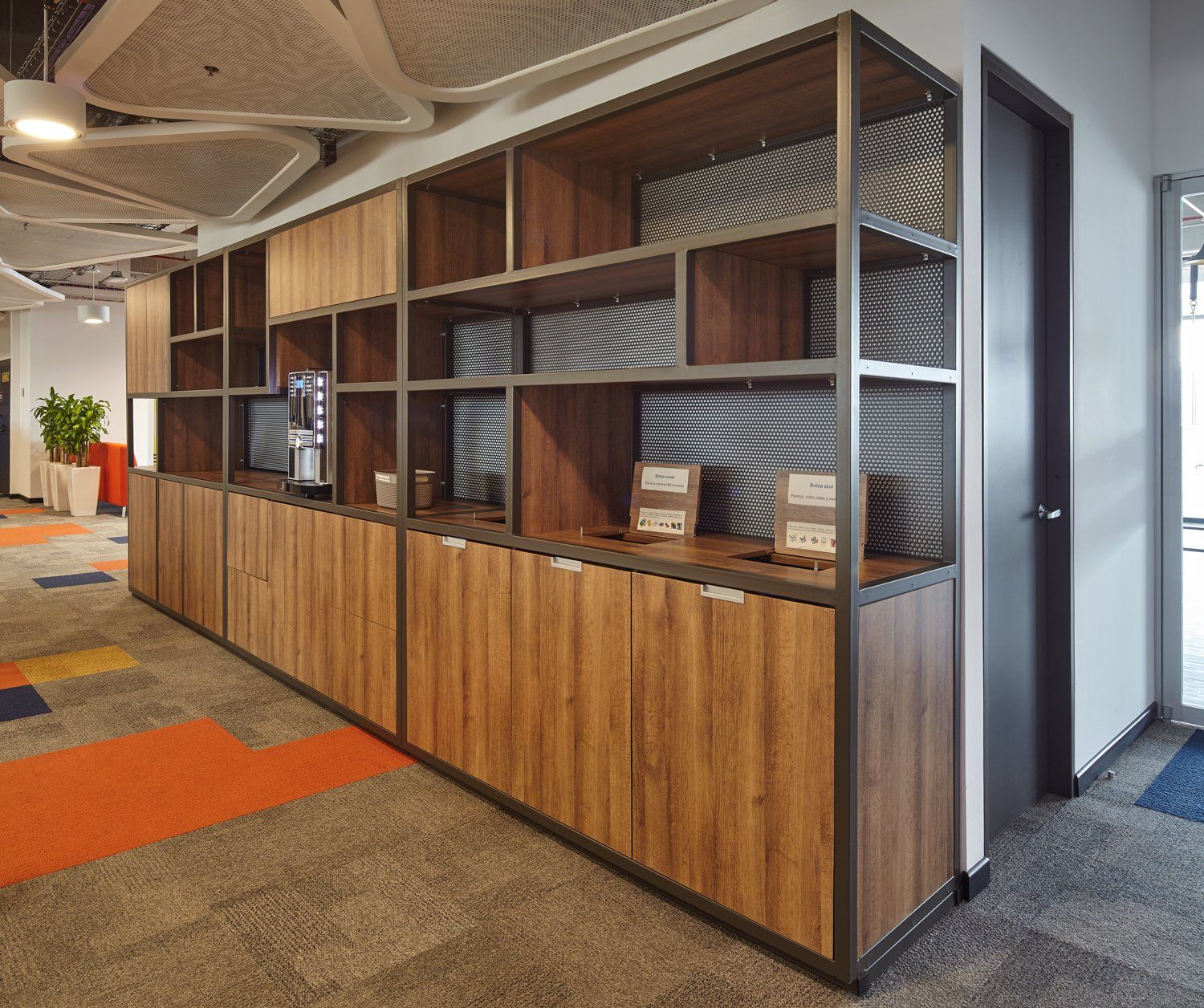 techos decorativos para oficinas modernas