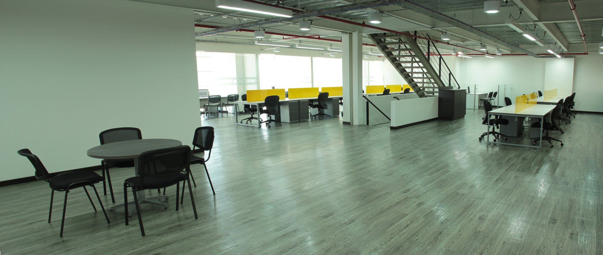 diseno de bancas tapizadas para espacios institucionales