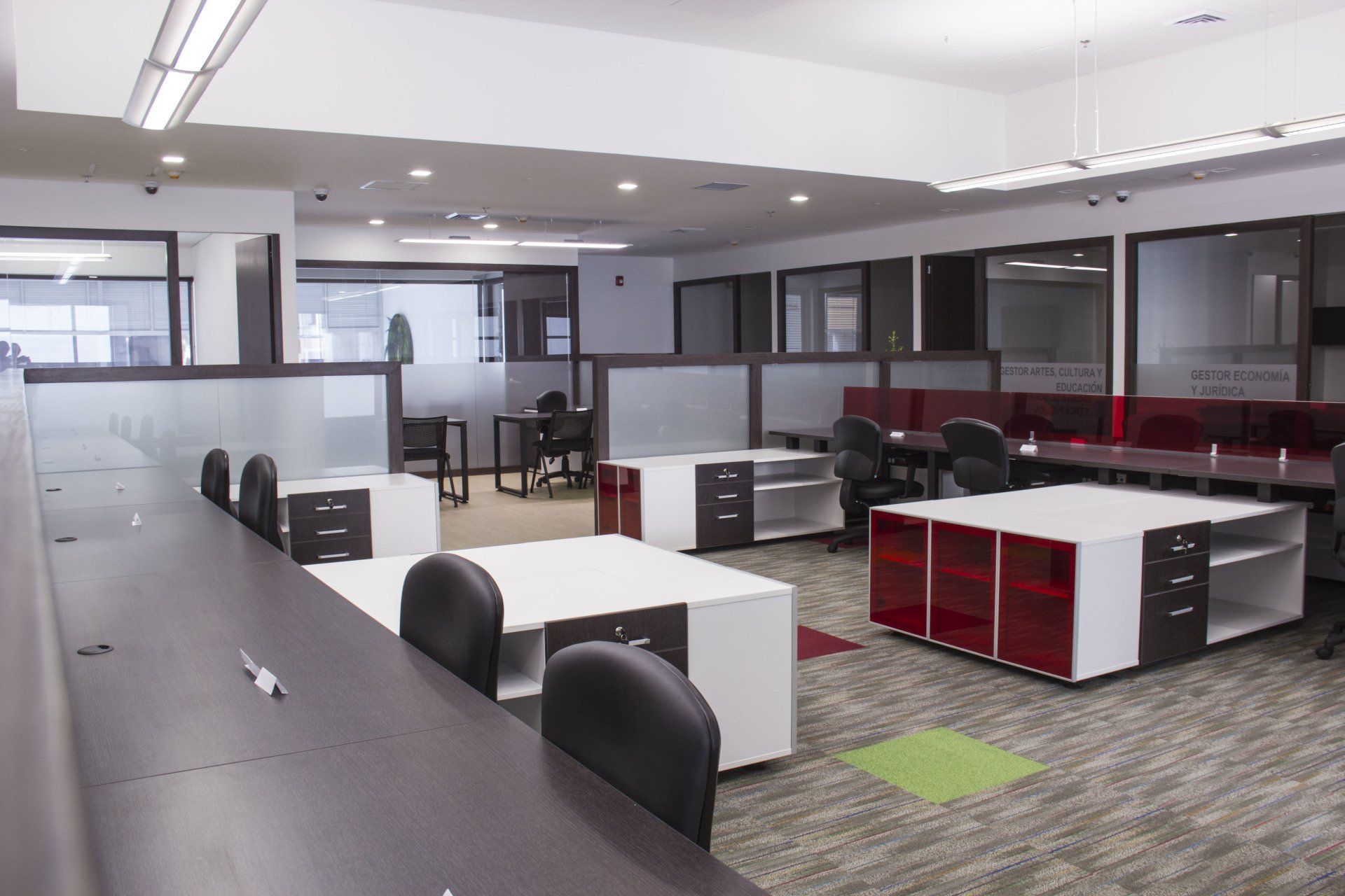 muebles de oficina en entorno empresarial