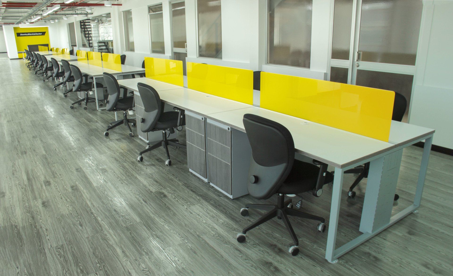 diseno de interiores para empresas de gran escala