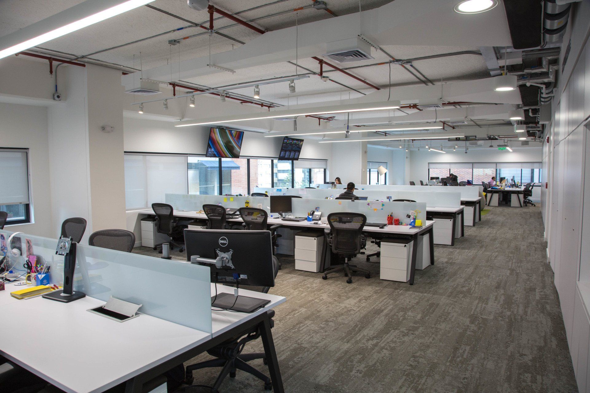 mobiliario de almacenamiento en oficina corporativa