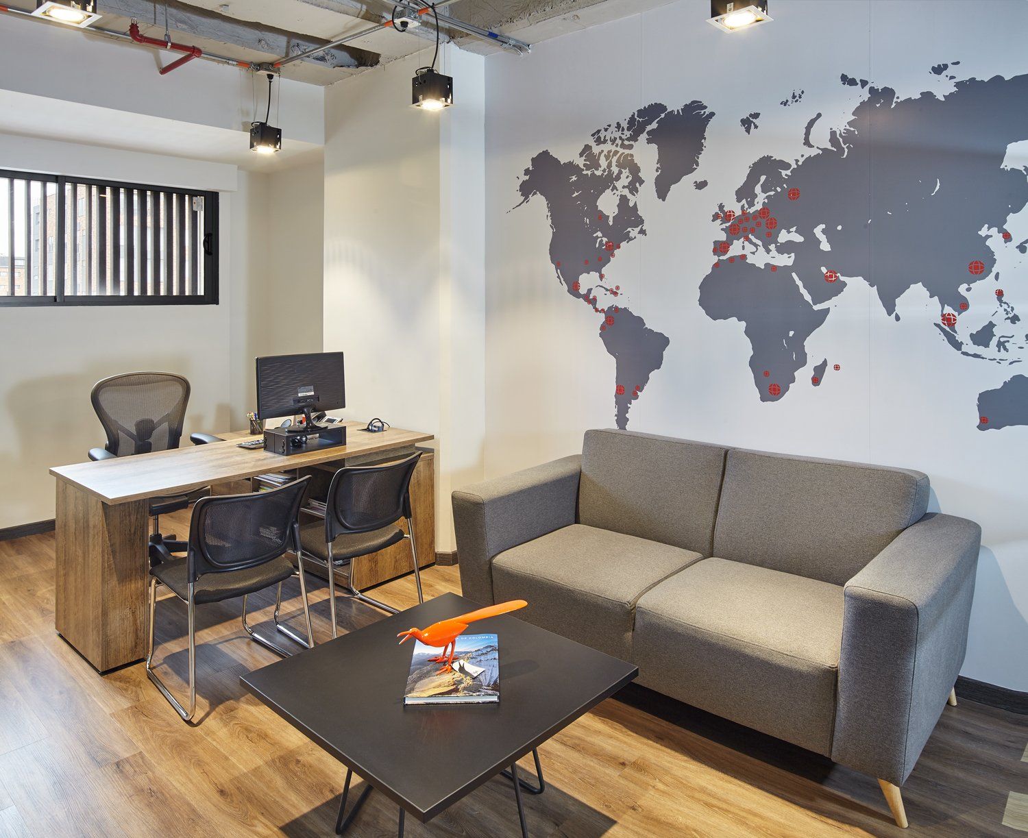 recepcion corporativa con diseno interior