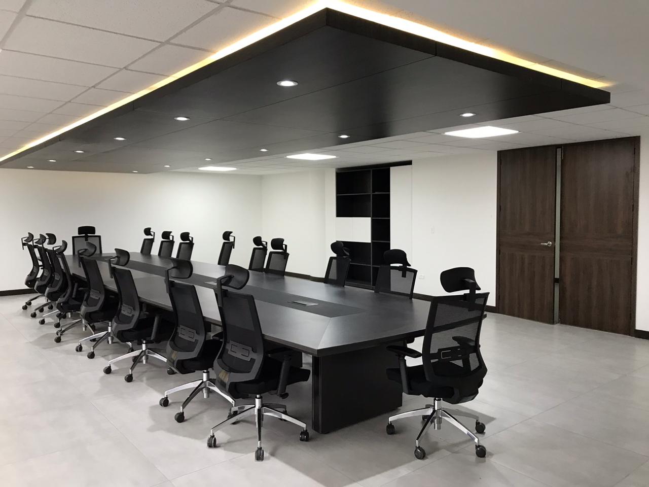 arquitectura moderna en entorno corporativo