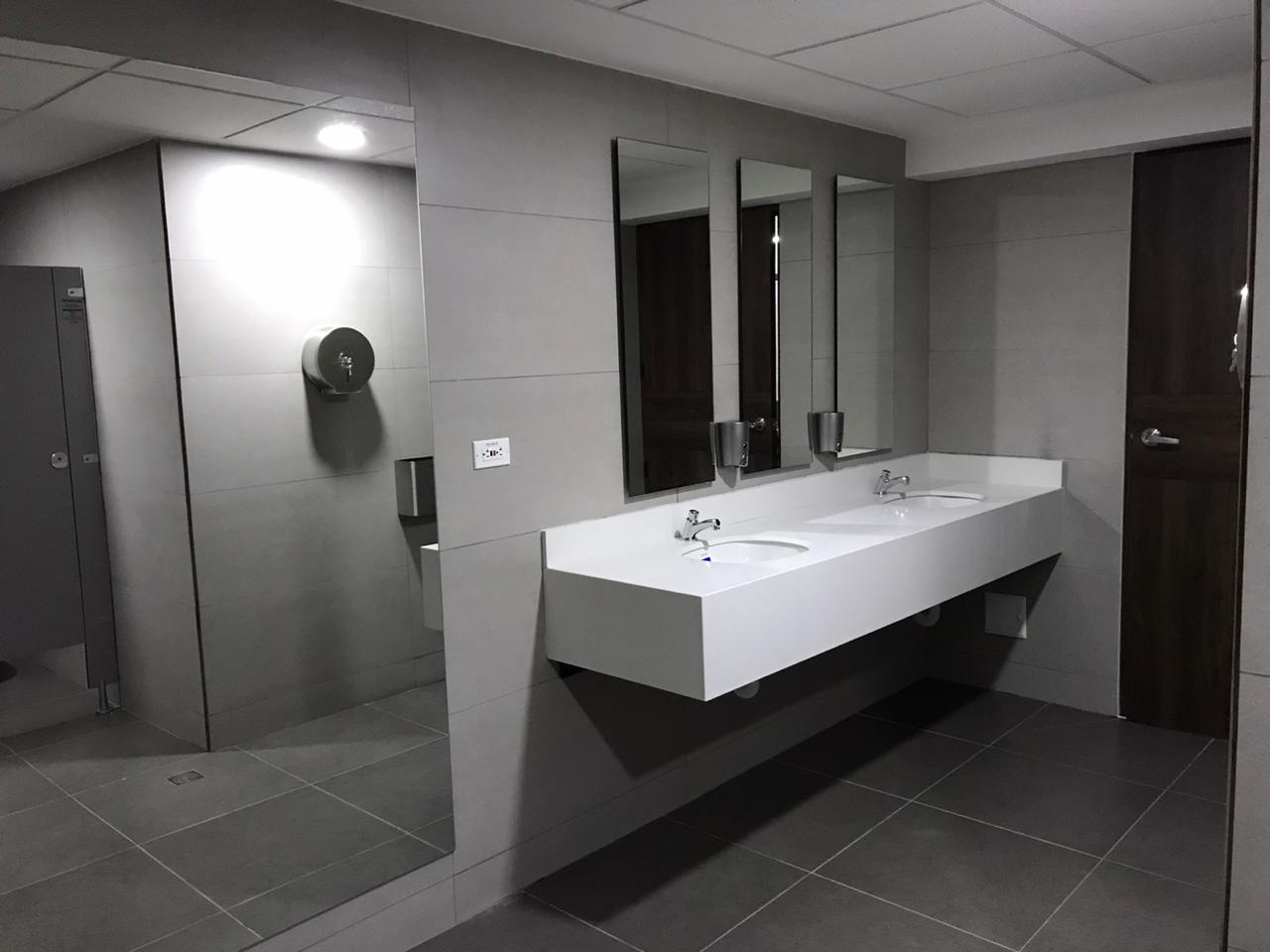 edificio empresarial con arquitectura contemporanea