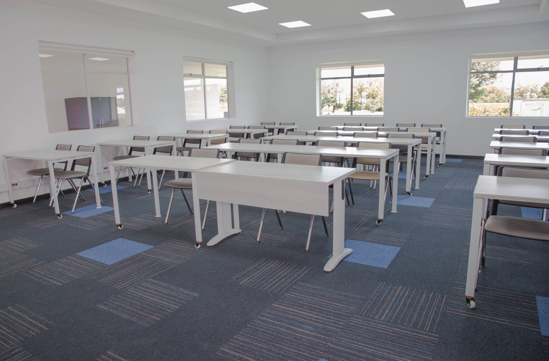 muebles corporativos en oficina funcional