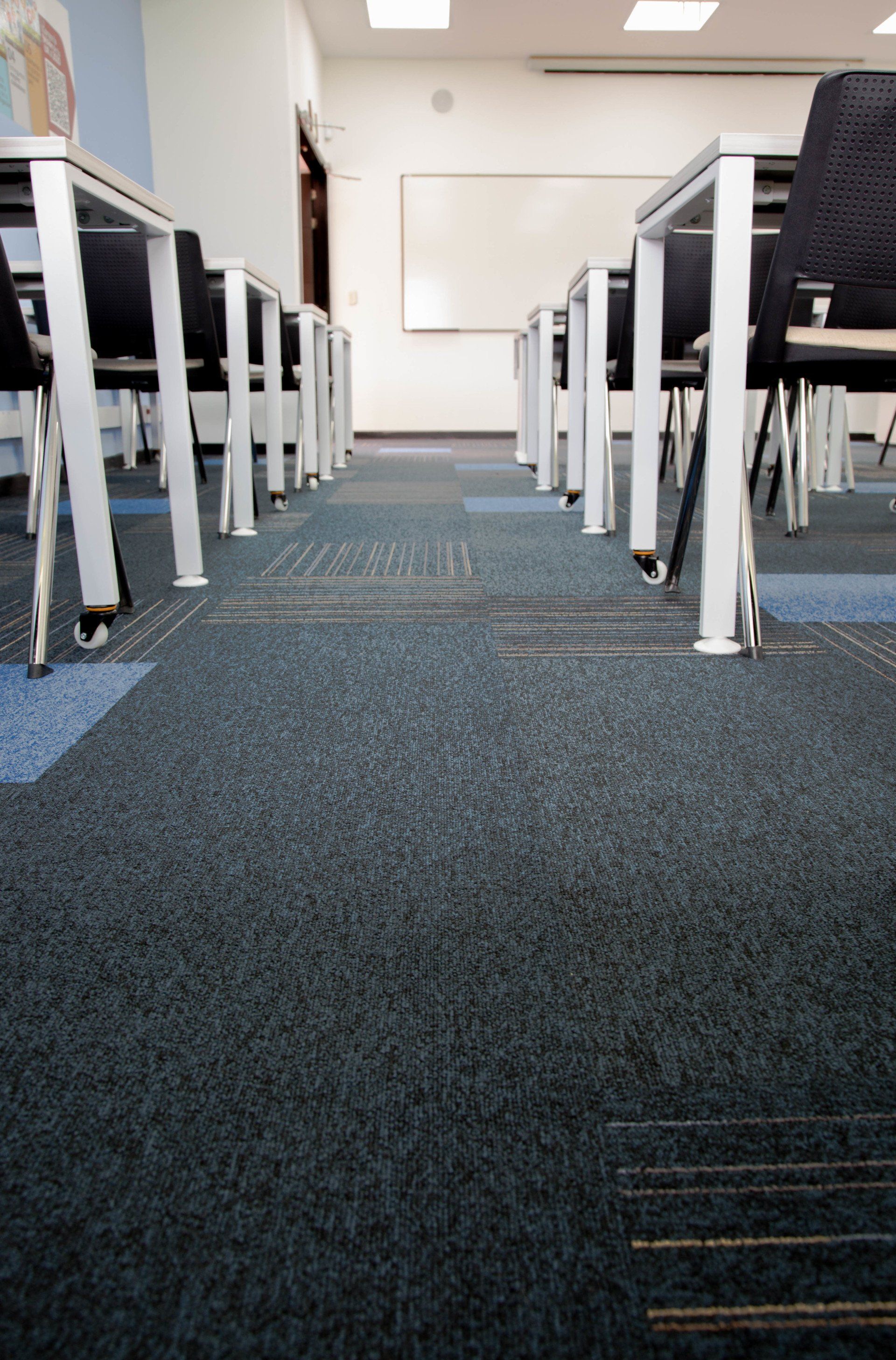 mobiliario en espacio laboral profesional