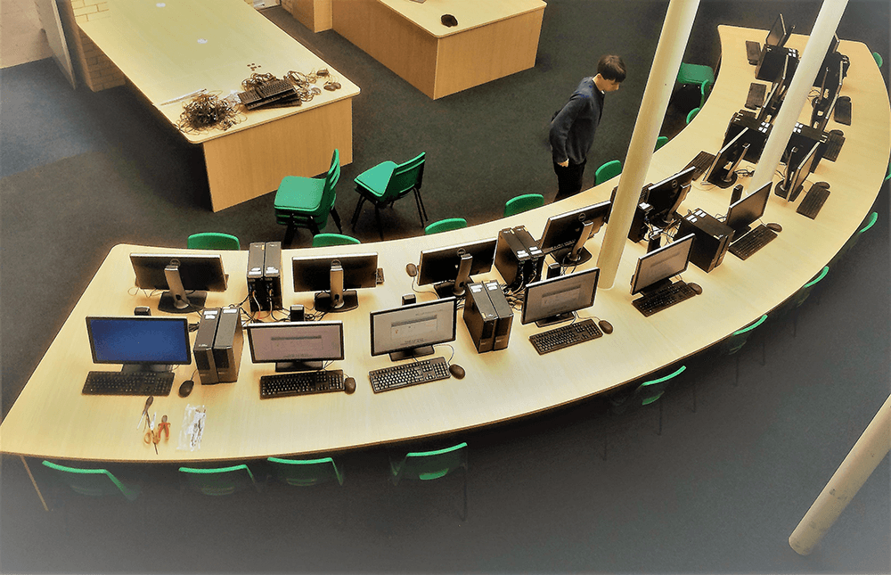 curved table