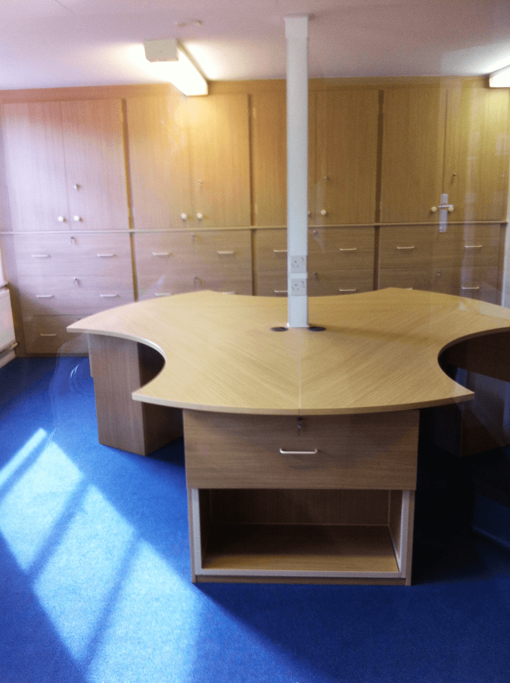 curved table