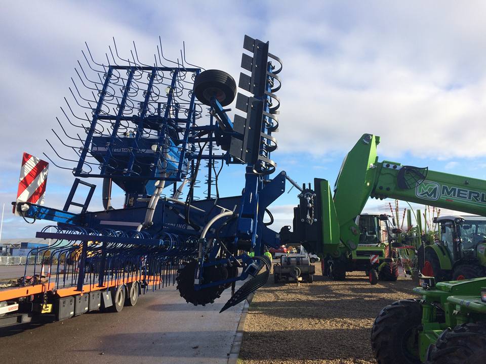 3 POINT LINKAGE IN USE ON MERLO TELEHANDLER