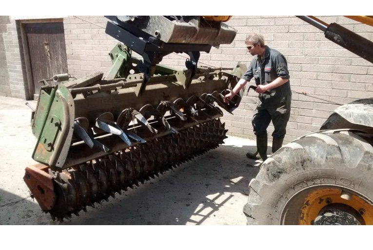 3 Point Linkage Headstock Adaptor Bracket in use on JCB telehandler
