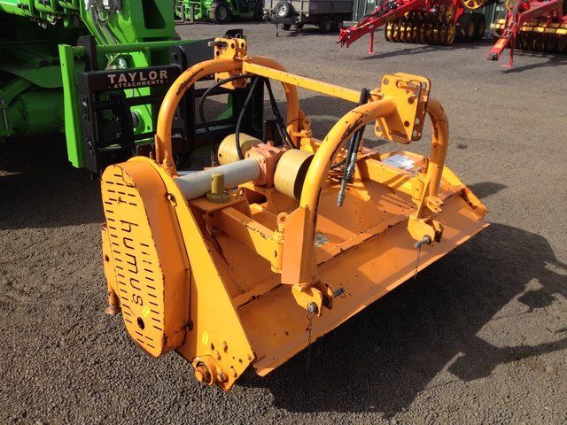 Three point linkage headstock in use on MERLO TELEHANDLER