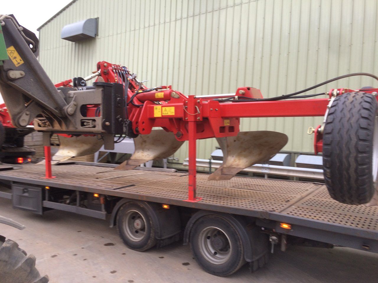 Three point linkage headstock in use on a TELEHANDLER