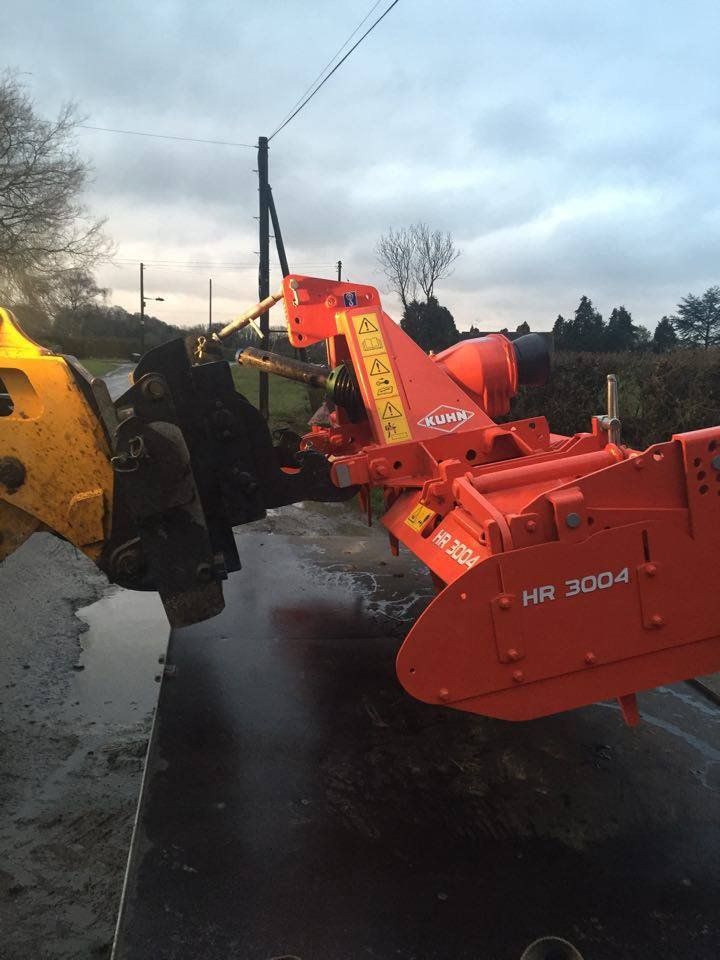 Three point linkage headstock in use on a TELEHANDLER