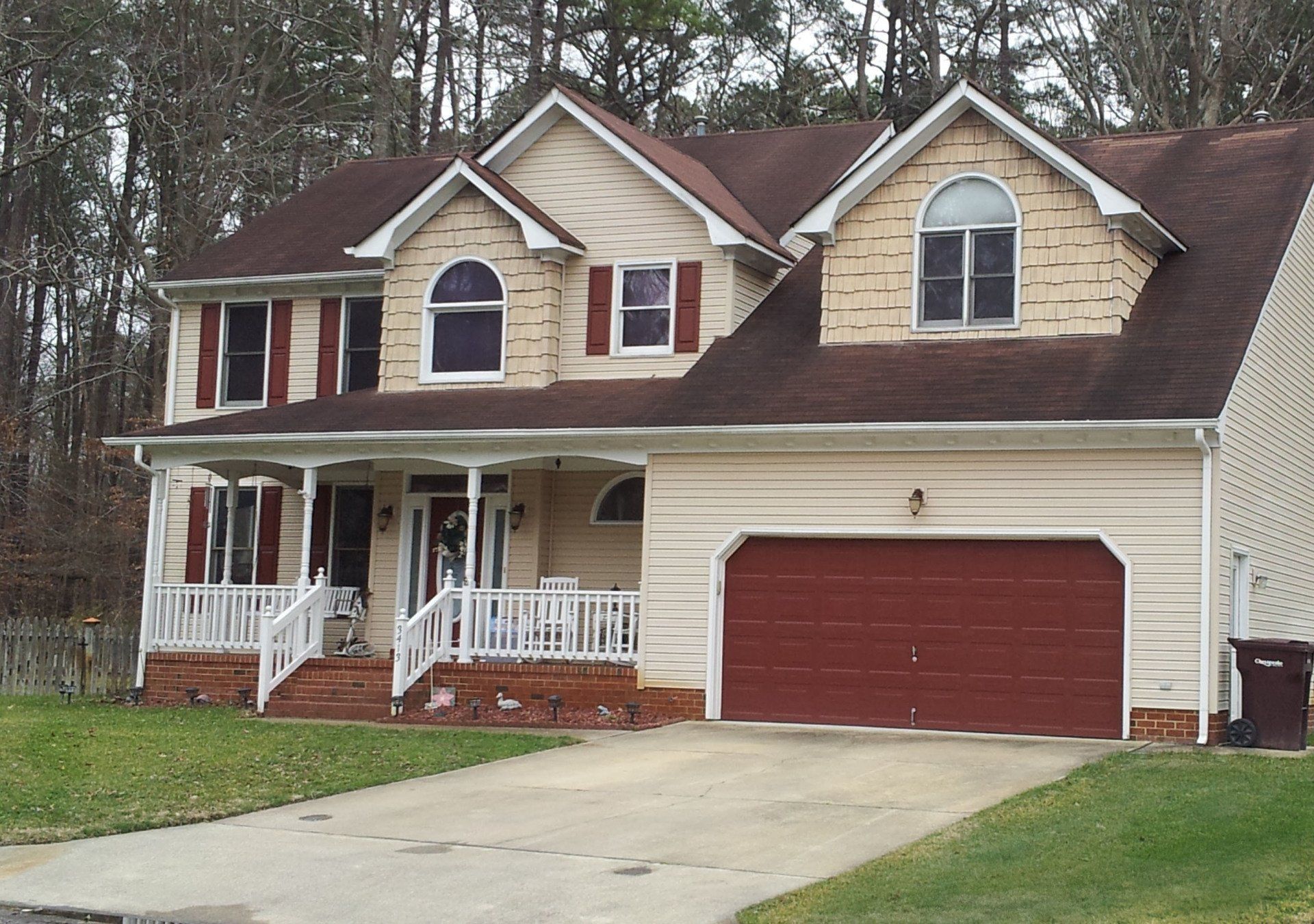 Home in Chesapeake Virginia, Old Roof, Stublen Roofing, Roofer Near Me, Roofing Company Near me, Roofing Contractor near me